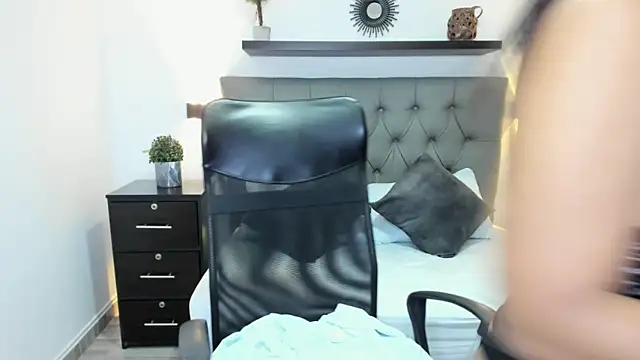 isabella florez online show from March 1, 2025, 6:00 pm