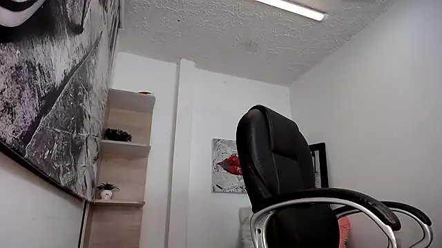 Hana    online show from January 9, 2026, 11:33 pm