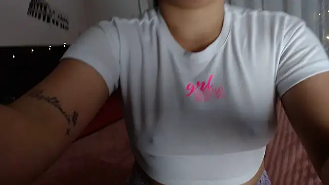 Hana    online show from December 4, 2025, 8:52 pm