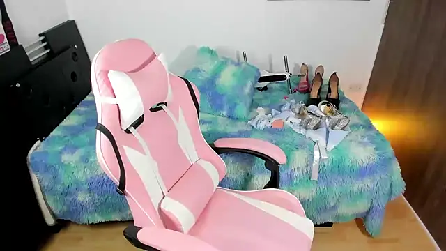 Snapshot of queenramoona-hot chatting on October 30, 2025, 3:05 am queenramoona-hot online show from October 30, 2025, 3:05 am