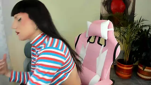 Snapshot of queenramoona-hot chatting on March 5, 2025, 8:10 pm queenramoona-hot online show from March 5, 2025, 8:10 pm