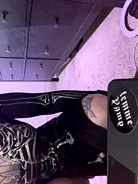 Snapshot of Kik_SickSlut88 chatting on October 28, 2025, 11:03 pm Kik SickSlut88 online show from October 28, 2025, 11:03 pm