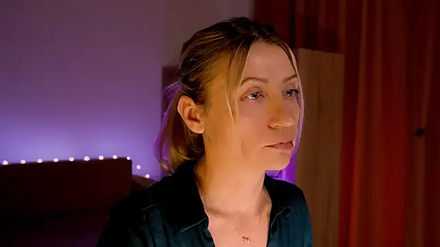 ZoeGrant online show from April 28, 2026, 5:39 pm