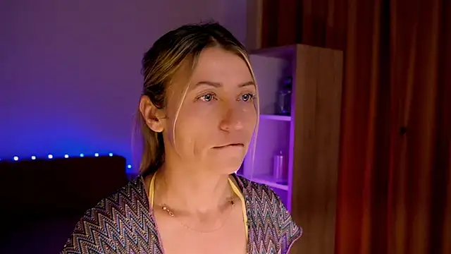 ZoeGrant online show from April 8, 2026, 9:05 pm