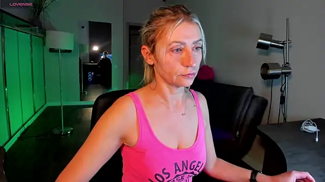 ZoeGrant online show from February 8, 2026, 9:45 pm