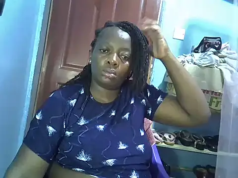 Snapshot of Ebonyceline chatting on June 1, 2026, 7:35 pm Ebonyceline online show from June 1, 2026, 7:35 pm