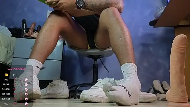 TomLover 12 online show from February 27, 2026, 5:18 am