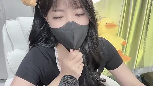 Mya Lee online show from February 14, 2025, 7:33 pm