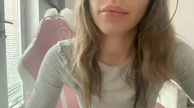 Lillymariee online show from February 17, 2025, 10:40 am