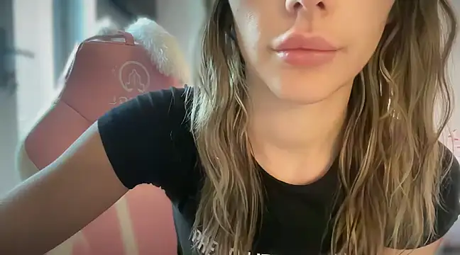 Lillymariee online show from February 21, 2025, 2:06 pm