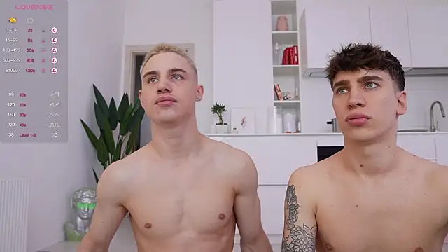 Snapshot of Evan__White_ chatting on February 12, 2025, 10:35 am Evan White online show from February 12, 2025, 10:35 am