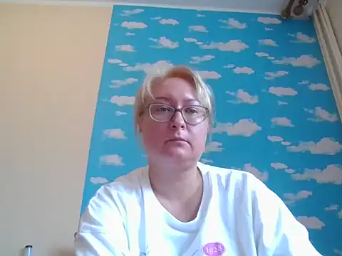 Snapshot of RealLittleRedRidingHood chatting on June 9, 2026, 12:28 pm RealLittleRedRidingHood online show from June 9, 2026, 12:28 pm