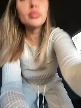 Snapshot of AngelinaMoore chatting on March 17, 2025, 12:25 pm AngelinaMoore online show from March 17, 2025, 12:25 pm