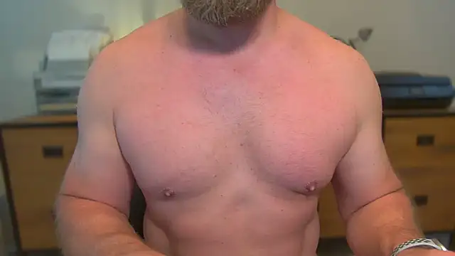 Snapshot of Mister_Dilf chatting on June 18, 2026, 2:11 pm Mister Dilf online show from June 18, 2026, 2:11 pm