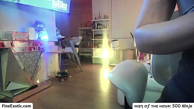 Snapshot of Vesaaa chatting on February 19, 2025, 7:39 am Vesaaa online show from February 19, 2025, 7:39 am