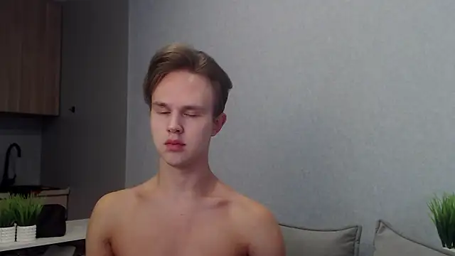 Snapshot of MartinMendez chatting on September 30, 2025, 8:42 am MartinMendez online show from September 30, 2025, 8:42 am