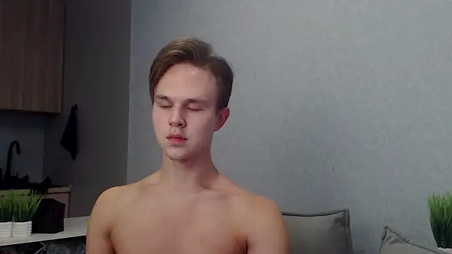 Snapshot of MartinMendez chatting on October 17, 2025, 9:23 am MartinMendez online show from October 17, 2025, 9:23 am