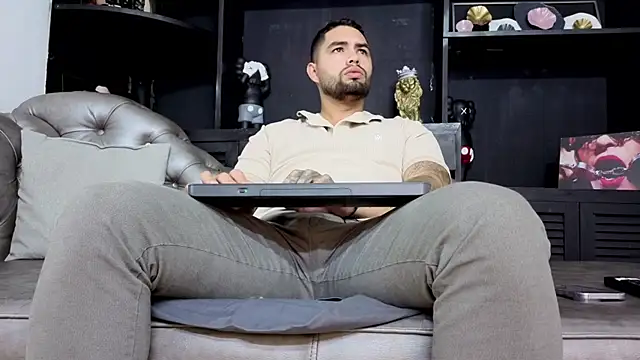 matteosantos online show from November 25, 2025, 11:43 am