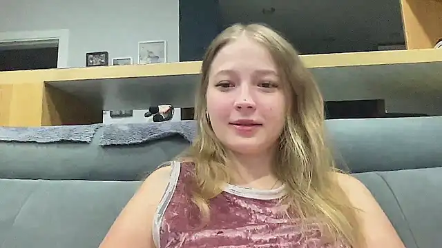 CharmingSarah online show from November 13, 2025, 5:39 pm