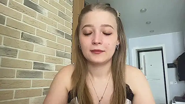 CharmingSarah online show from March 10, 2026, 10:30 am