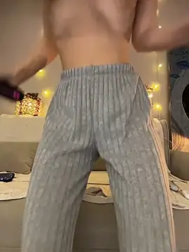 Snapshot of MariaTull chatting on December 16, 2025, 5:50 pm MariaTull online show from December 16, 2025, 5:50 pm