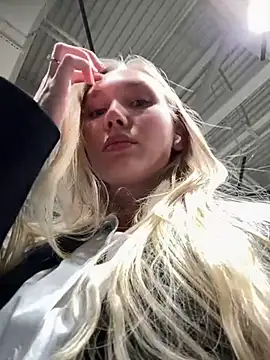 Snapshot of MariaTull chatting on March 1, 2025, 2:44 pm MariaTull online show from March 1, 2025, 2:44 pm