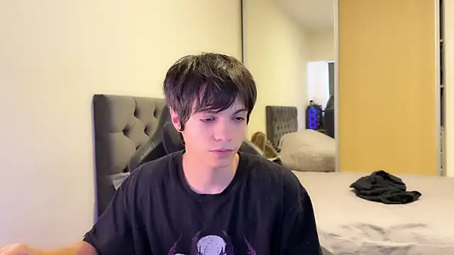 SasukeUhchiaa online show from March 19, 2025, 9:37 pm