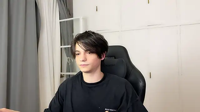 SasukeUhchiaa online show from March 25, 2026, 2:01 am