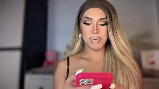 Ts glamxxxx online show from January 6, 2026, 1:42 am