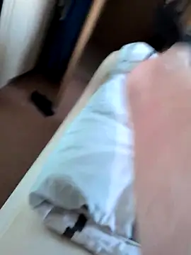 rengyxh online show from December 18, 2025, 2:21 pm