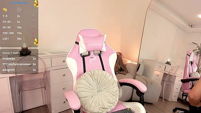 Snapshot of im_anie chatting on February 28, 2026, 7:13 pm im anie online show from February 28, 2026, 7:13 pm