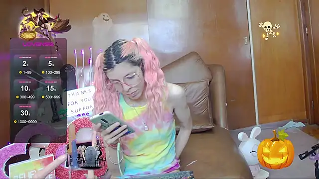 Snapshot of Skinygirl chatting on November 2, 2025, 7:08 pm Skinygirl online show from November 2, 2025, 7:08 pm