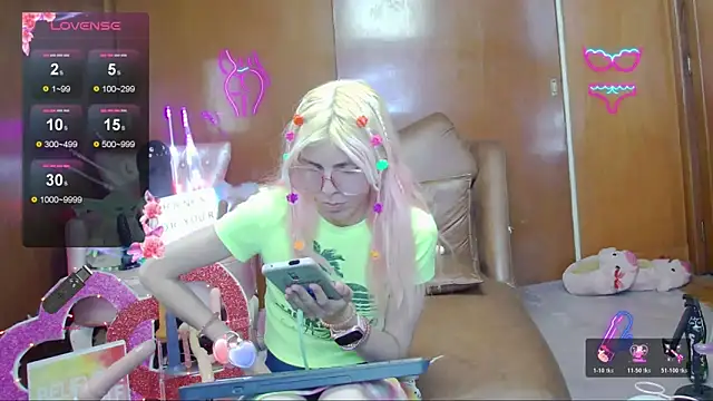 Snapshot of Skinygirl chatting on November 12, 2025, 11:52 pm Skinygirl online show from November 12, 2025, 11:52 pm