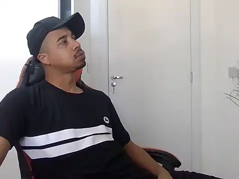 Juninho10c online show from November 13, 2025, 3:27 pm