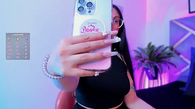 lucy neil online show from November 11, 2025, 2:39 am