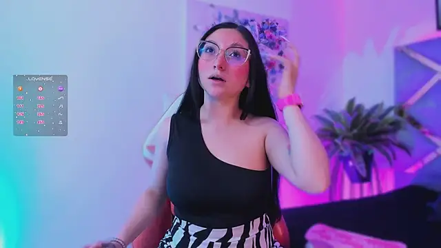 lucy neil online show from November 12, 2025, 2:37 am