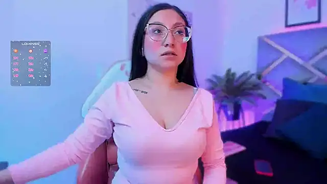 lucy neil online show from October 24, 2025, 2:43 am