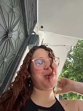 Snapshot of Lucyklein2022 chatting on February 1, 2026, 5:44 pm Lucyklein2022 online show from February 1, 2026, 5:44 pm