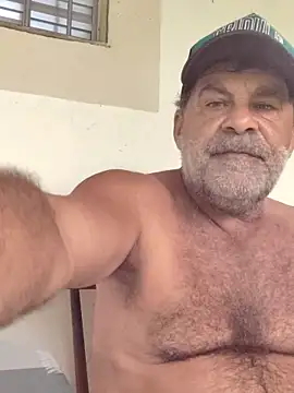 Snapshot of Peludo173317 chatting on February 24, 2026, 6:31 pm Peludo173317 online show from February 24, 2026, 6:31 pm