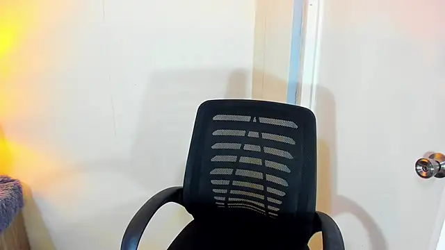 Snapshot of FuckDollNicky chatting on December 18, 2025, 2:54 pm FuckDollNicky online show from December 18, 2025, 2:54 pm