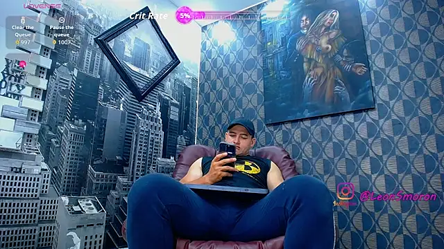 Leonsmoron online show from May 25, 2026, 2:00 am