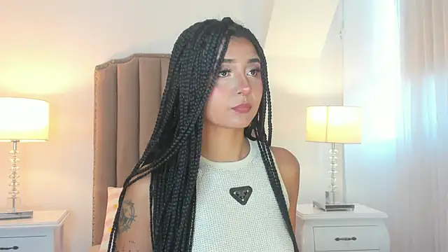 Emma Torres   online show from March 31, 2026, 12:07 pm