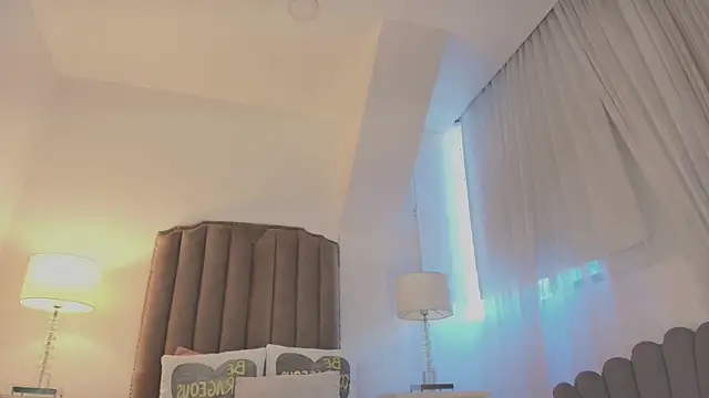 Snapshot of Emma_Torres__ chatting on November 7, 2025, 12:21 pm Emma Torres online show from November 7, 2025, 12:21 pm