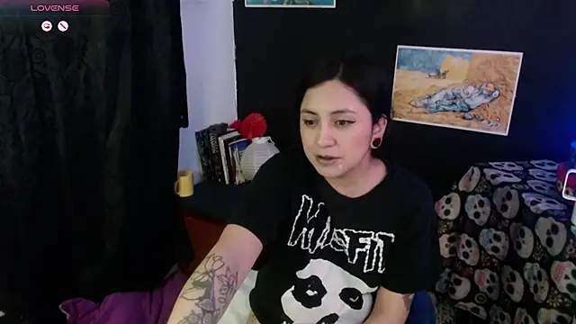 Snapshot of AbsentaVert chatting on November 27, 2025, 12:33 am AbsentaVert online show from November 27, 2025, 12:33 am