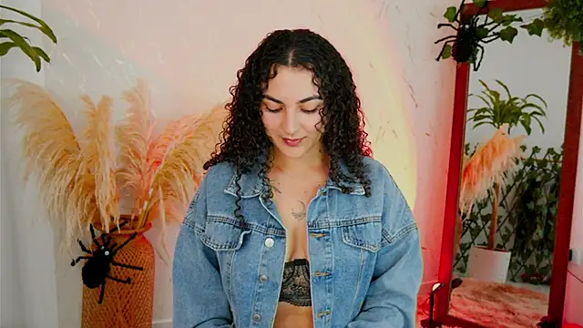 Snapshot of merida_bell18 chatting on October 21, 2025, 10:36 am merida bell18 online show from October 21, 2025, 10:36 am