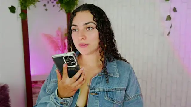 Snapshot of merida_bell18 chatting on September 27, 2025, 11:11 pm merida bell18 online show from September 27, 2025, 11:11 pm