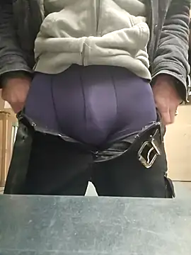 Xcoquinx online show from November 21, 2025, 9:41 am