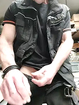 Xcoquinx online show from February 26, 2025, 1:11 pm