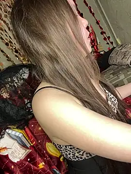 Var Kiss online show from April 25, 2026, 4:48 pm