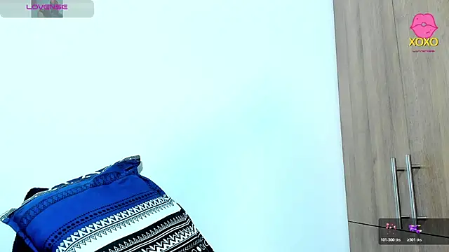 Bessie32 online show from November 28, 2025, 10:04 am